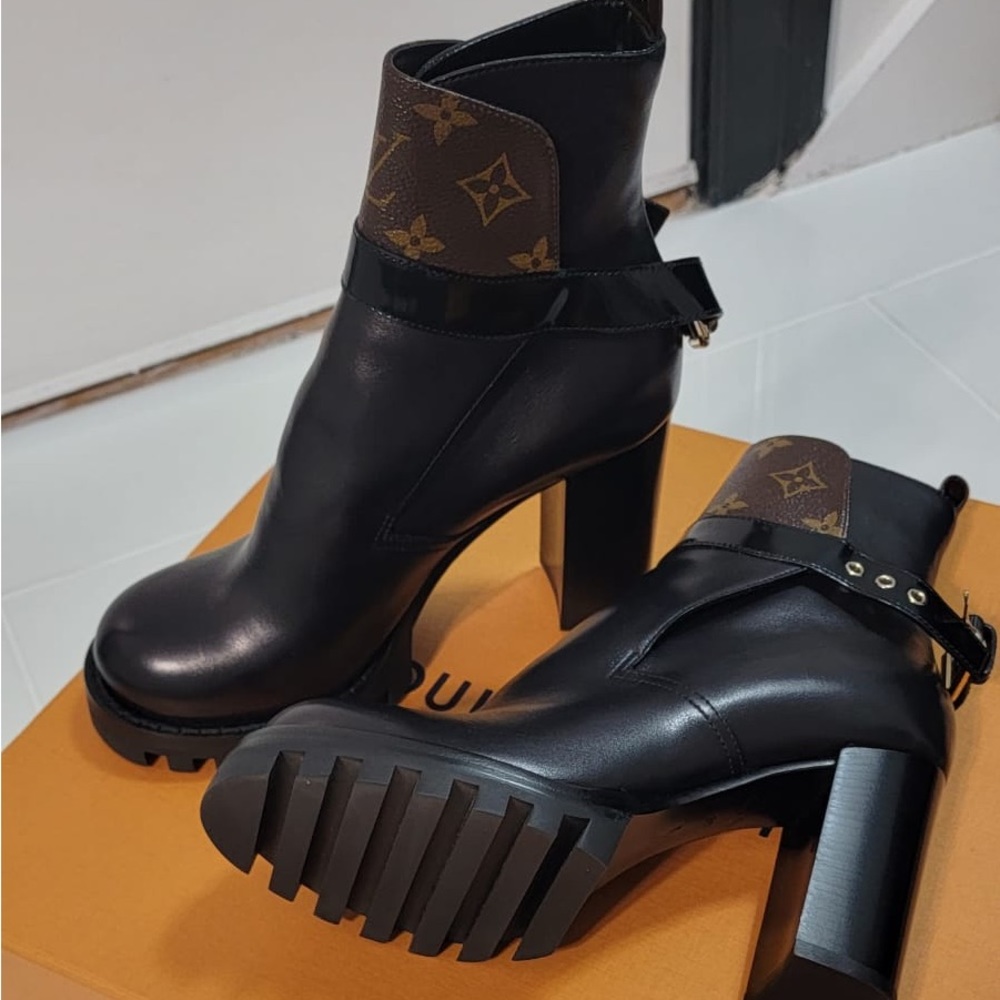 Got pregnant and my feet got bigger after pregnancy.  Never worn.